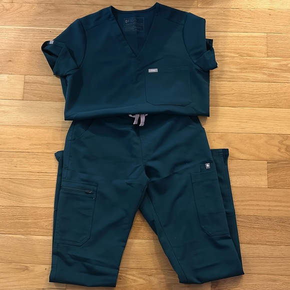 Figs Other - Figs Scrub Set Dark Green Short Sleeve Top Size XS Straight Leg pants Size XS